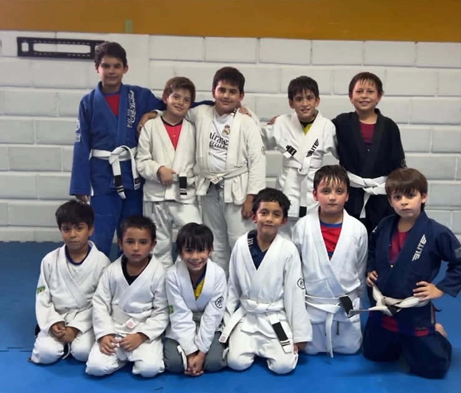 Niños del programa APEX en el Colegio Balandra
